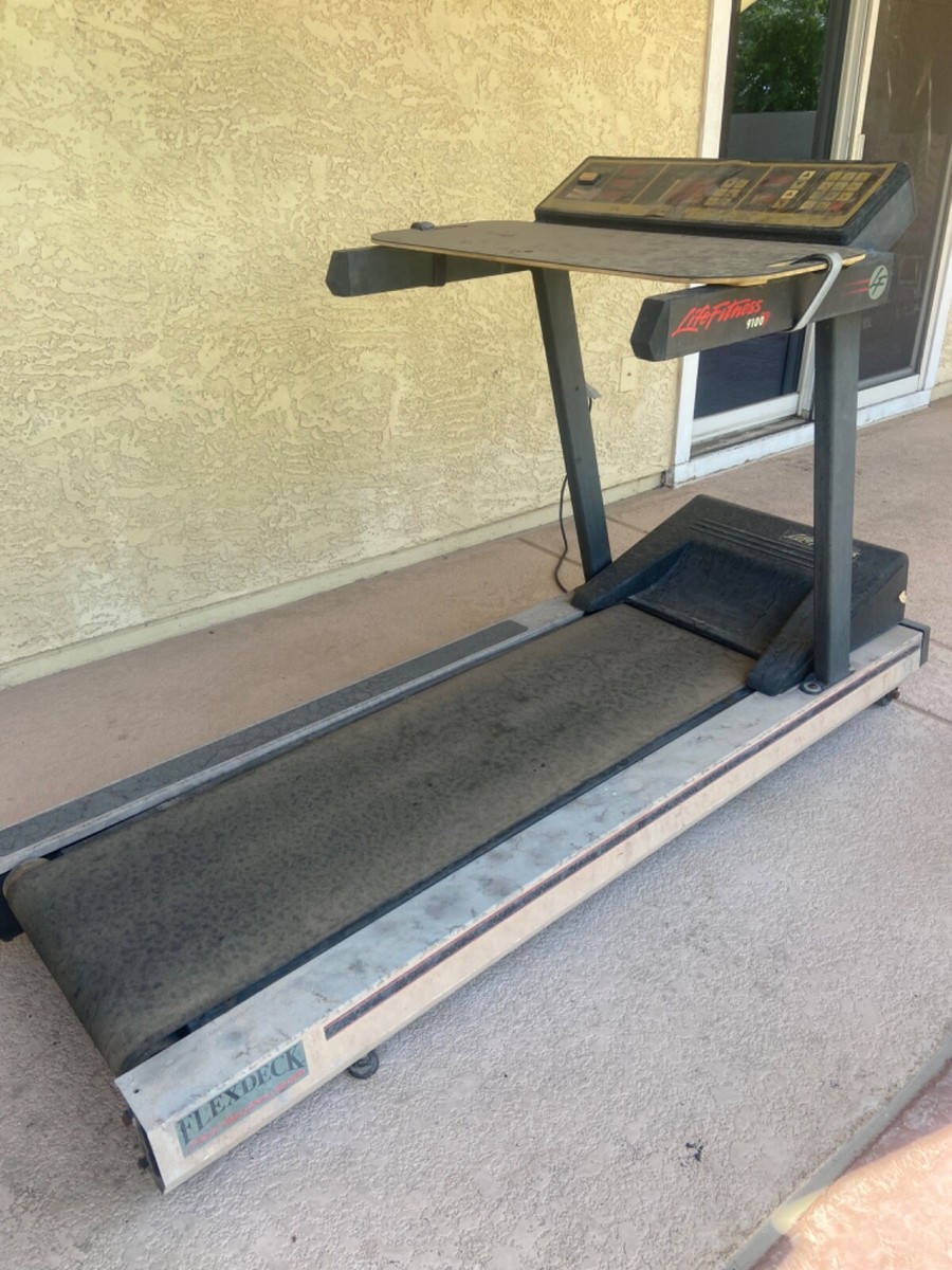 Console De Tapis Roulant Life Fitness 9100 HR - Occasion Bon état, Dimensions 28x8x5,5 Pouces