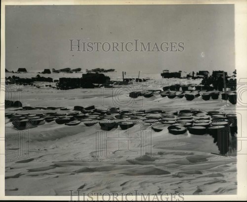 1947 Stampa Foto Tamburi di carburante al campo base di Little America in Antartide