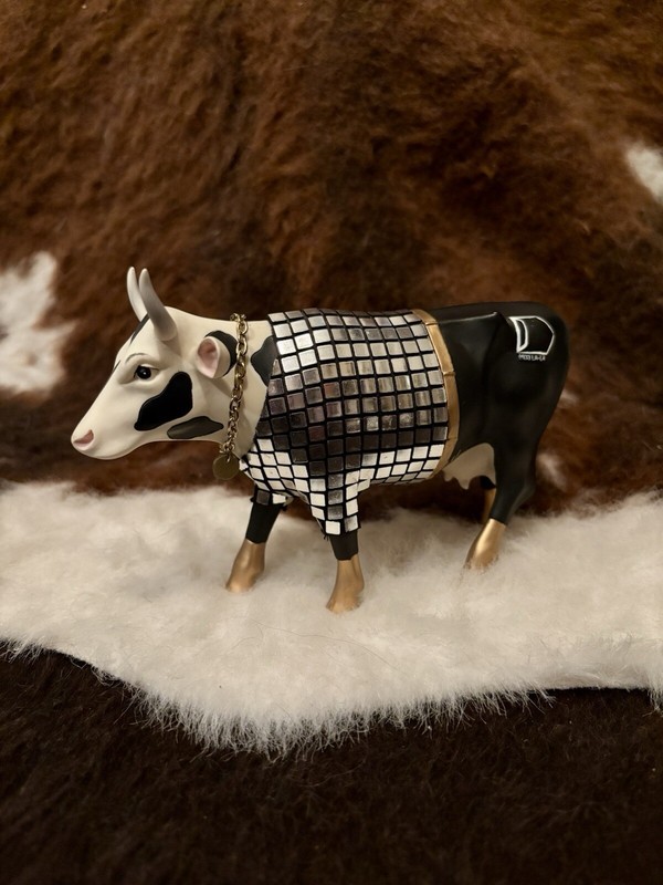 2001 Cow Parade Item # Disco Cow” No Tag No Box Shipped Insured 