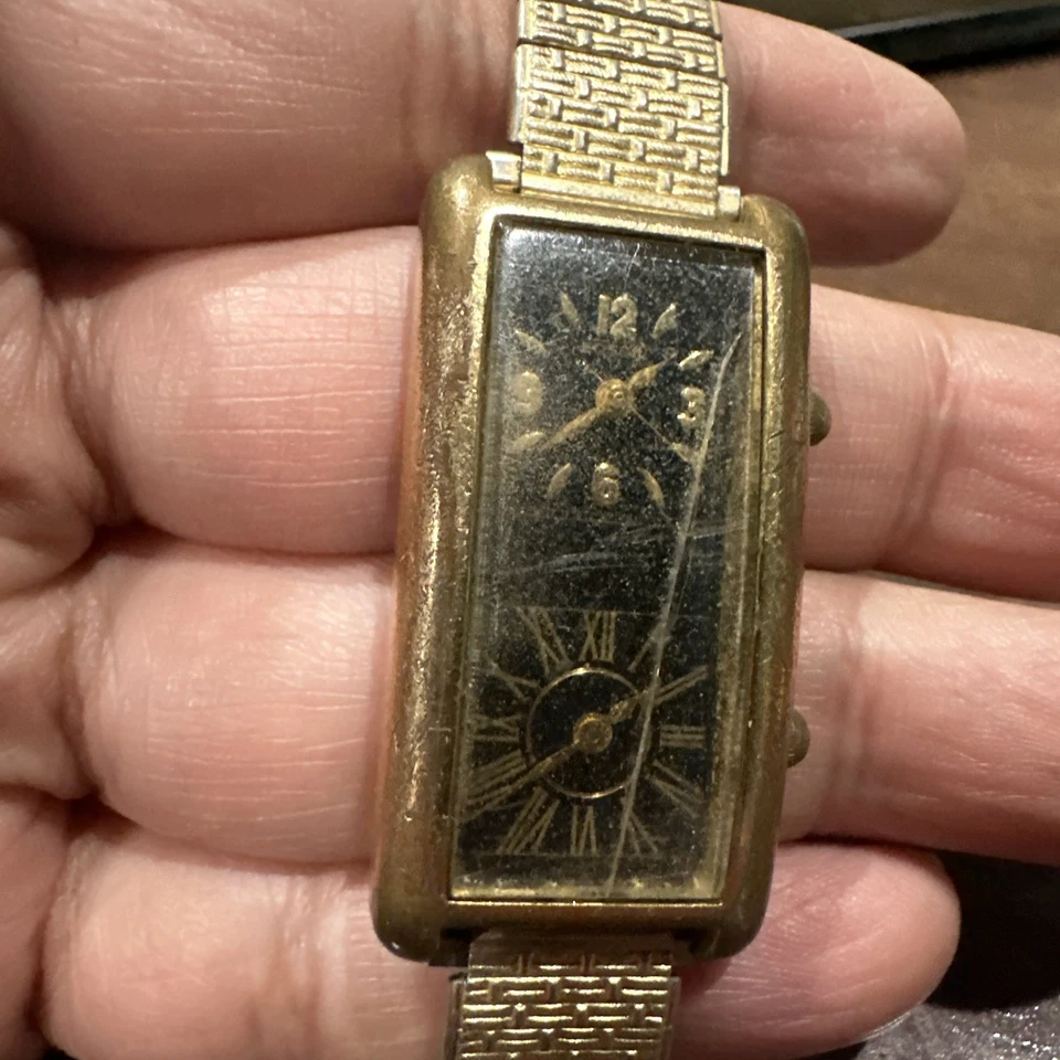 Vintage FOSSIL 21mm DUAL TIME TANK QUARTZ Both Working DR 2012 Rare- Dial Crack - Image 2 of 4