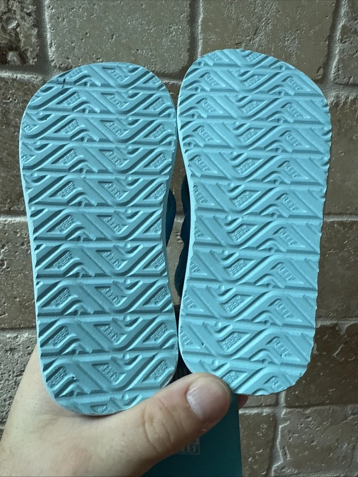 Sandalias chanclas Reef Little Boys 9 EE. UU. Niños Little Ahi Blue Fish Beach Foto 3 de 4