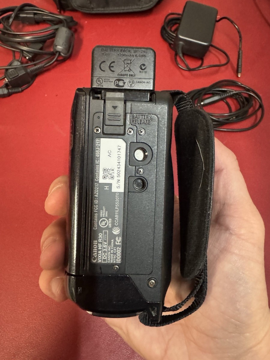 Canon VIXIA HF R30 High Definition Camcorder (Black) w/ 8GB