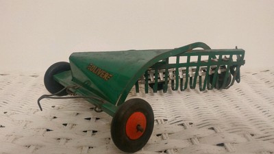 slik toy tractor