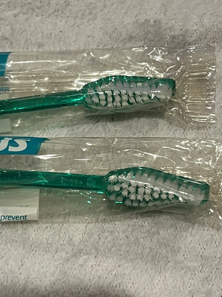 Vtg 2 Colgate Plus Toothbrush Diamond Full Head Soft Bristle Green - Image 4 of 4