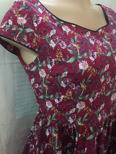 New Lindy Bop Tara Plum Floral Dress Spring Full Skirt Pin Up UK10/ US Small S - Picture 4 of 6