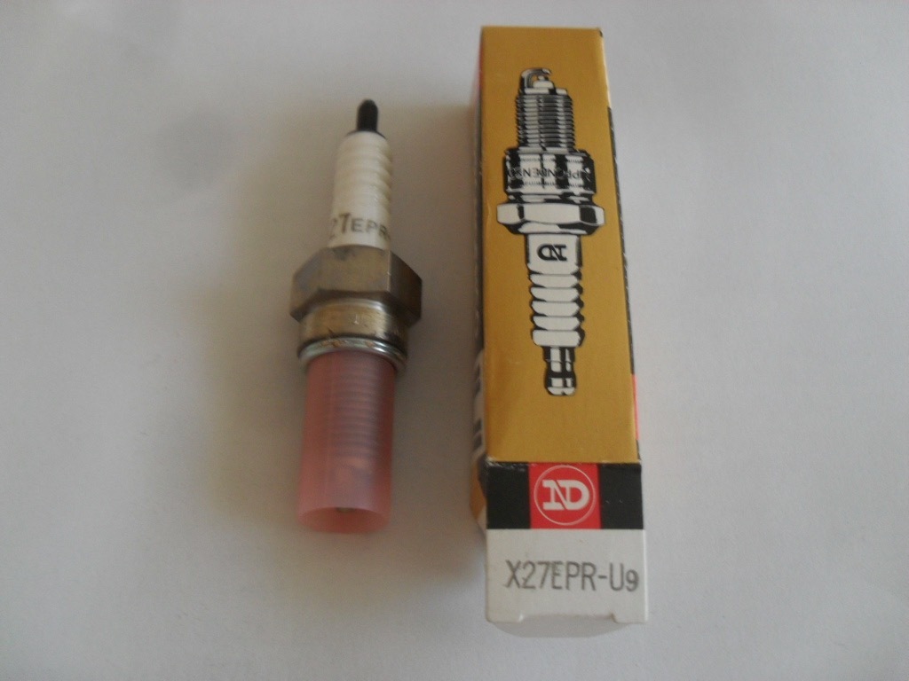 NOS NEW GENUINE DENSO NIPPONDENSO X27EPR-U9 SPARK PLUG NGK DPR9EA AUTOLITE 4162