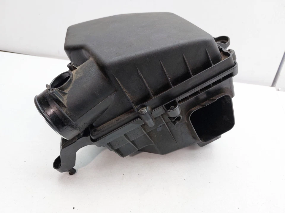 VOLVO V40 2.0 DIESEL AIR FILTER BOX HOUSING 2018 - image 3 of 4