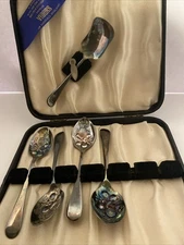 Viners of Sheffield Silver Plated Spoon Set In Original Box Missing 2 Spoons