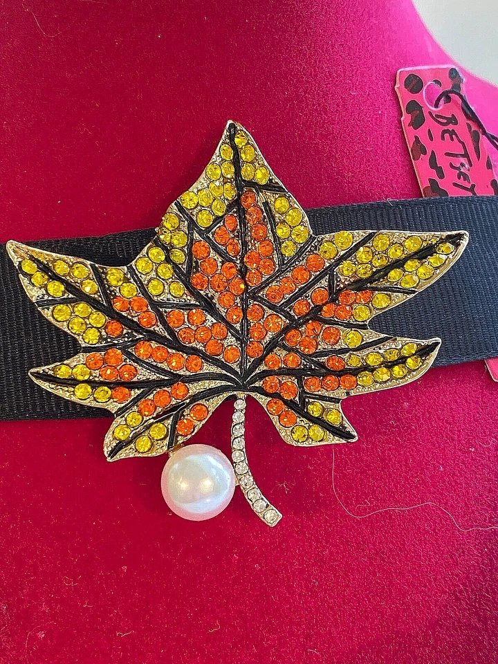 BETSEY JOHNSON ОСЕННИЙ ЛИСТ МНОГОЦВЕТНЫЕ КРИСТАЛЛЫ ЗОЛОТОЙ ЗНАЧОК/КУЛОН БЕСПЛАТНЫЙ ОРАНЖЕВЫЙ ШНУР - Изображение 2 из 4