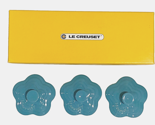 Le Creuset 3 Stück Mini Cocotte blumenförmige Ramekins mit Deckel türkis Neu im Karton - Bild 2 von 6