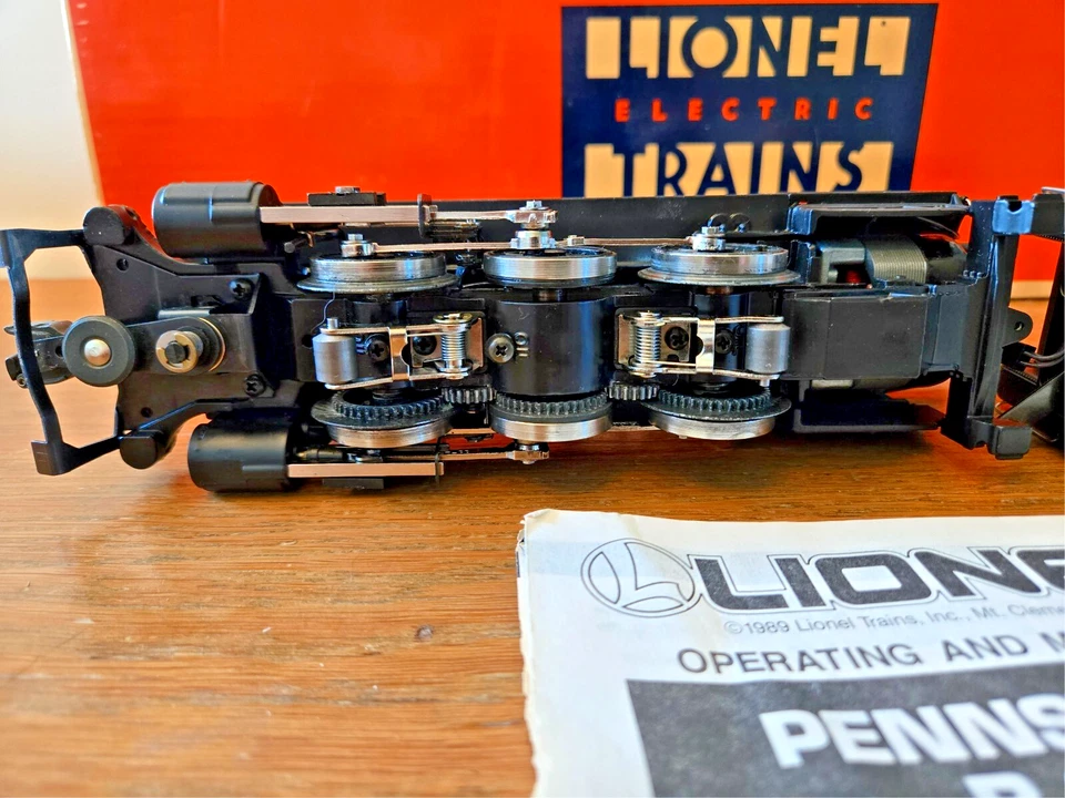 Lionel 6-18000 O Gauge Pennsylvania 0-6-0 B6 Switcher Locomotive & Tender #8977 - Image 4 of 4