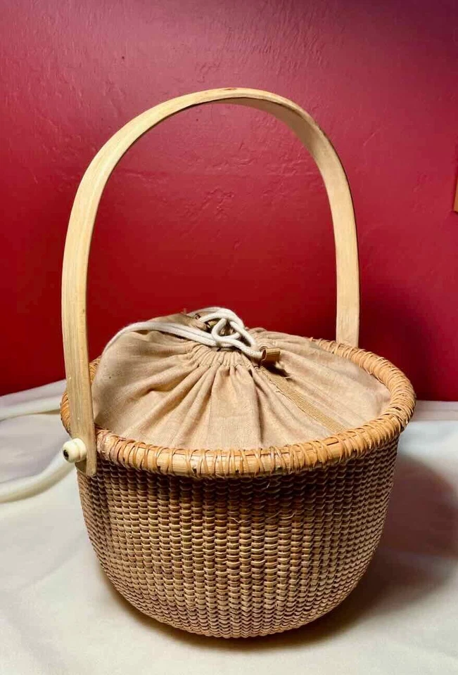 Nantucket Style Round Basket Purse Linen Lining Handmade 10in w x 7in Vintage - Image 2 of 4
