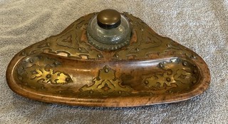 English 19th Century Victorian Burled Wood And Brass Inkwell