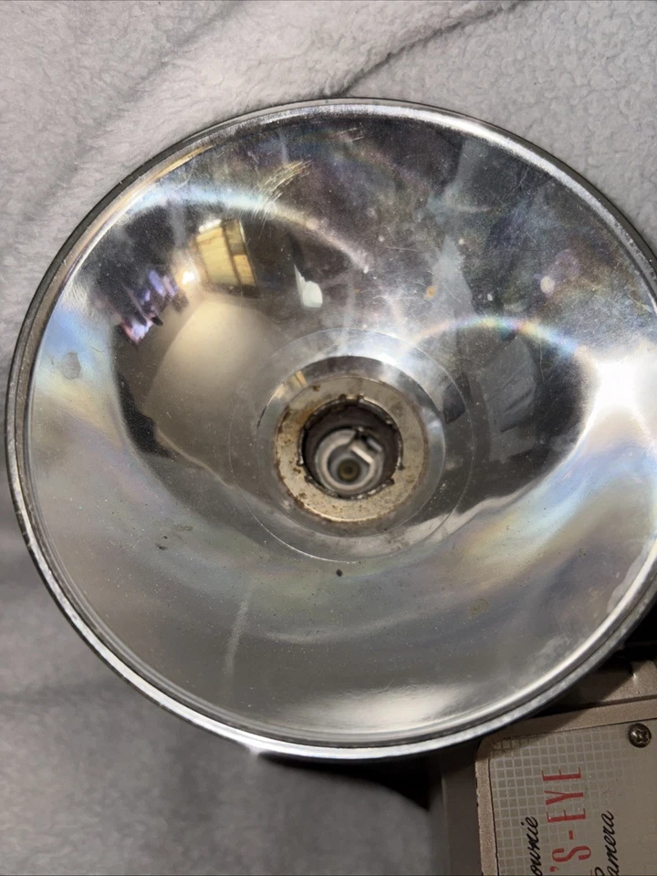 VINTAGE Kodak Eastman Brownie Bulls-Eye Gold Edition 620 Film Camera Untested - Image 3 of 4