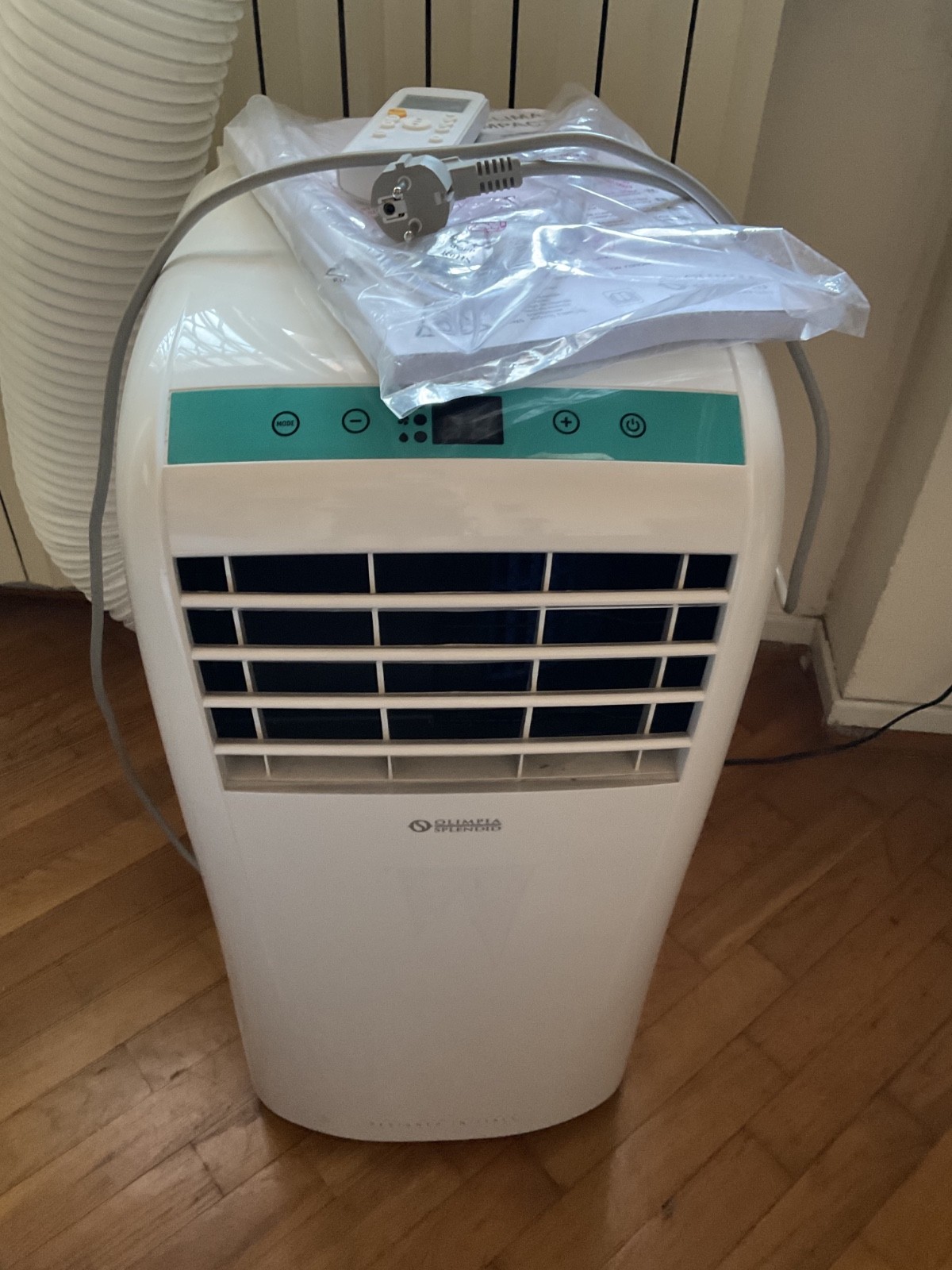 Pinguino Olimpia-  Splendid Dolce Clima Compact portatile con telecomando