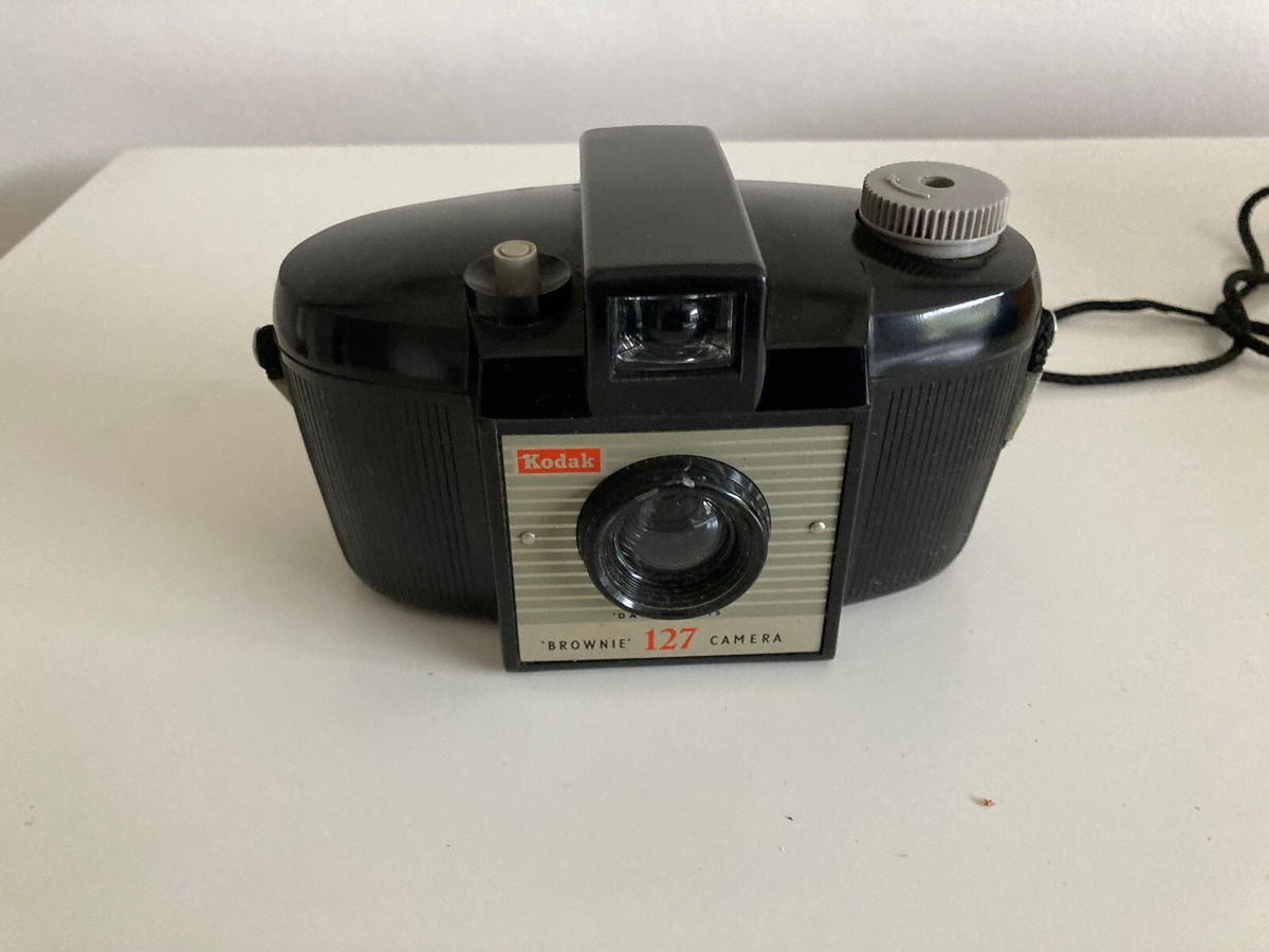 1963 Kodak Brownie 127 Camera Outfit in Original box and case