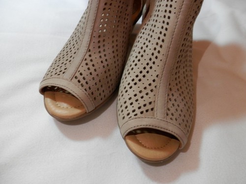 earth shoes sand maui