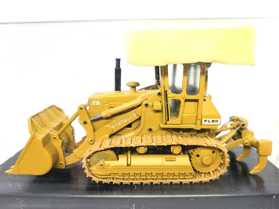 Fiat-Allis FL20 Track Loader with Ripper and Cab - Old Cars 1:50 Scale #60100 - Image 2 of 4