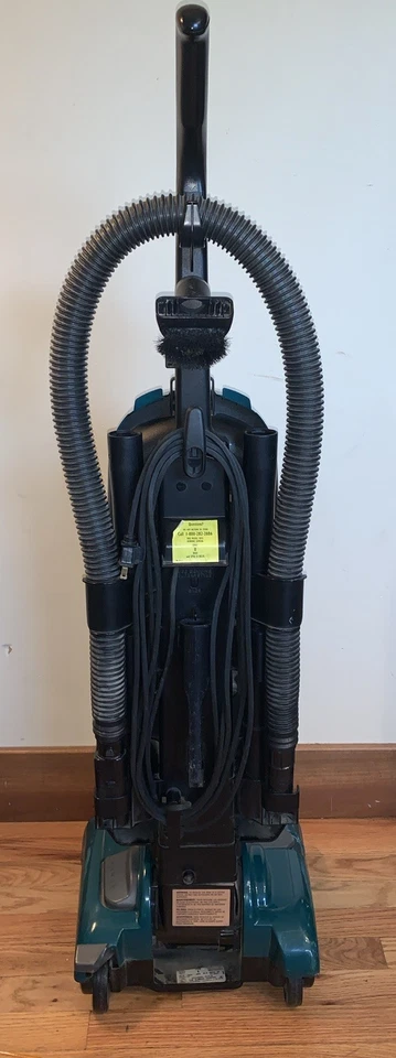 Limpiador al vacío vertical con cable Eureka Bravo II modelo 7677 12 amperios Foto 4 de 4