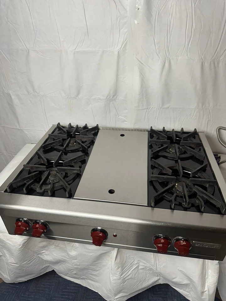 Wolf 36” Range Top - RT364C 4 Quemadores + Plancha Perillas Rojas Gas Natural Foto 2 de 4