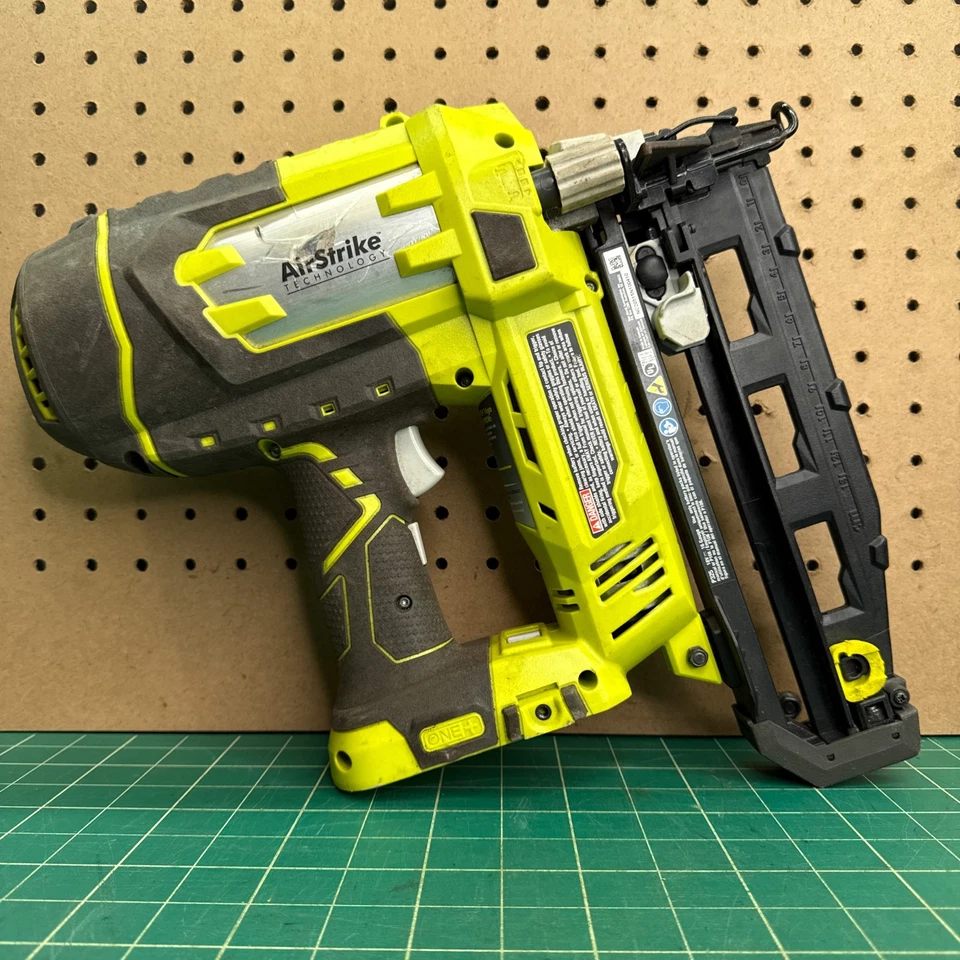 Clavadora con acabado AirStrike calibre 16 inalámbrica Ryobi P325 18V - solo para piezas/reparación Foto 3 de 4