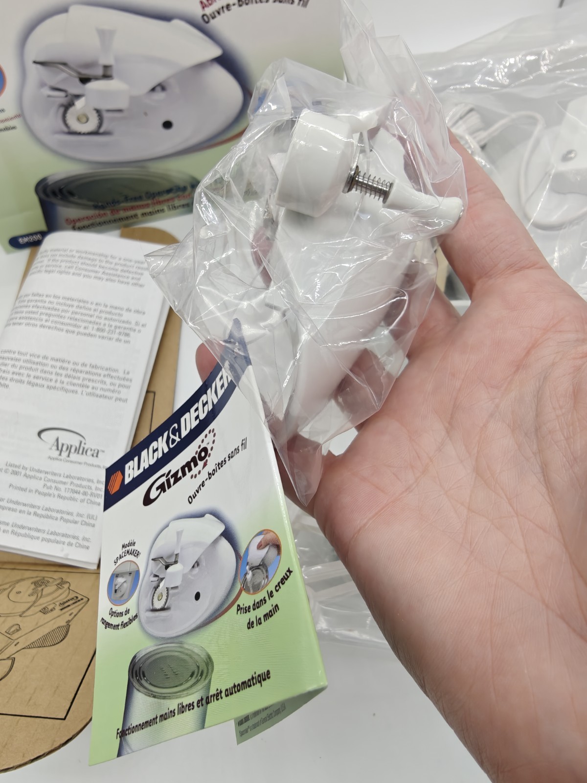 Black & Decker Gizmo SpaceMaker Cordless Can Opener EM200 White NOB Rechargeable