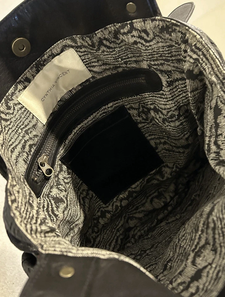 Bolso de hombro Cynthia Vincent de cuero negro Foto 3 de 4