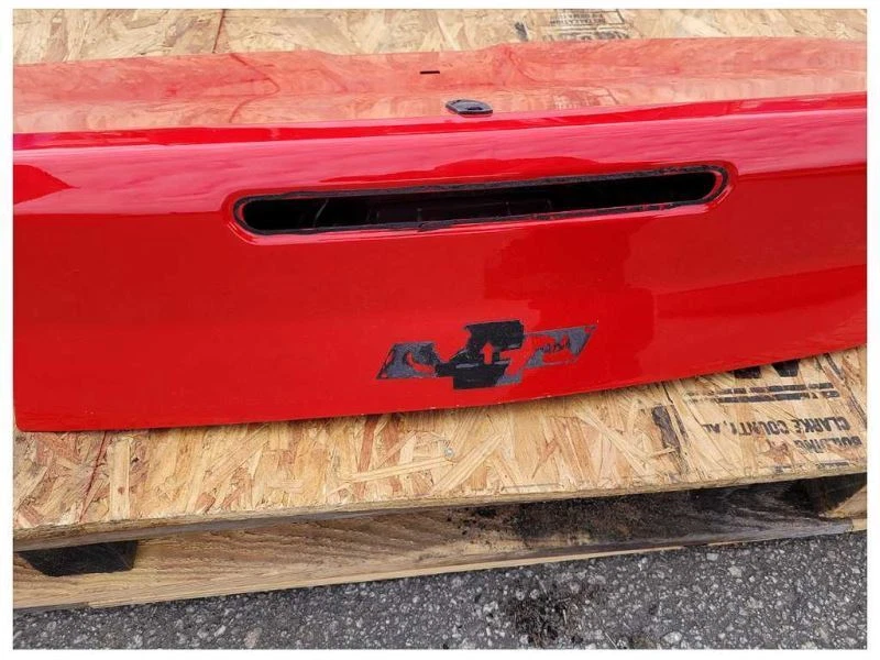 Chevrolet Camaro SS 2019-2020 cubierta trasera tapa maletero sin alerón pintura rojo C124 Foto 2 de 4
