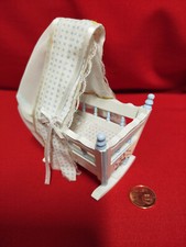 Casa delle Bambole MINIATURE 1:12 CULLA NEONATO COPERTA CON MATERASSINO LETTINO