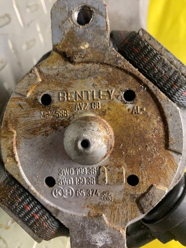 05 06 07 08 09 10 11 12 Bentley Continental Spur Right Engine Mount Bracket OEM