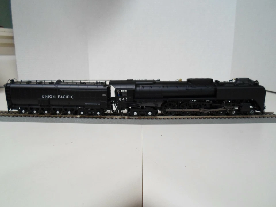 BLI 6641 4-8-4 FEF3 UP - Union Pacific #843 Broadway Limited DCC & Sound - Image 2 of 4