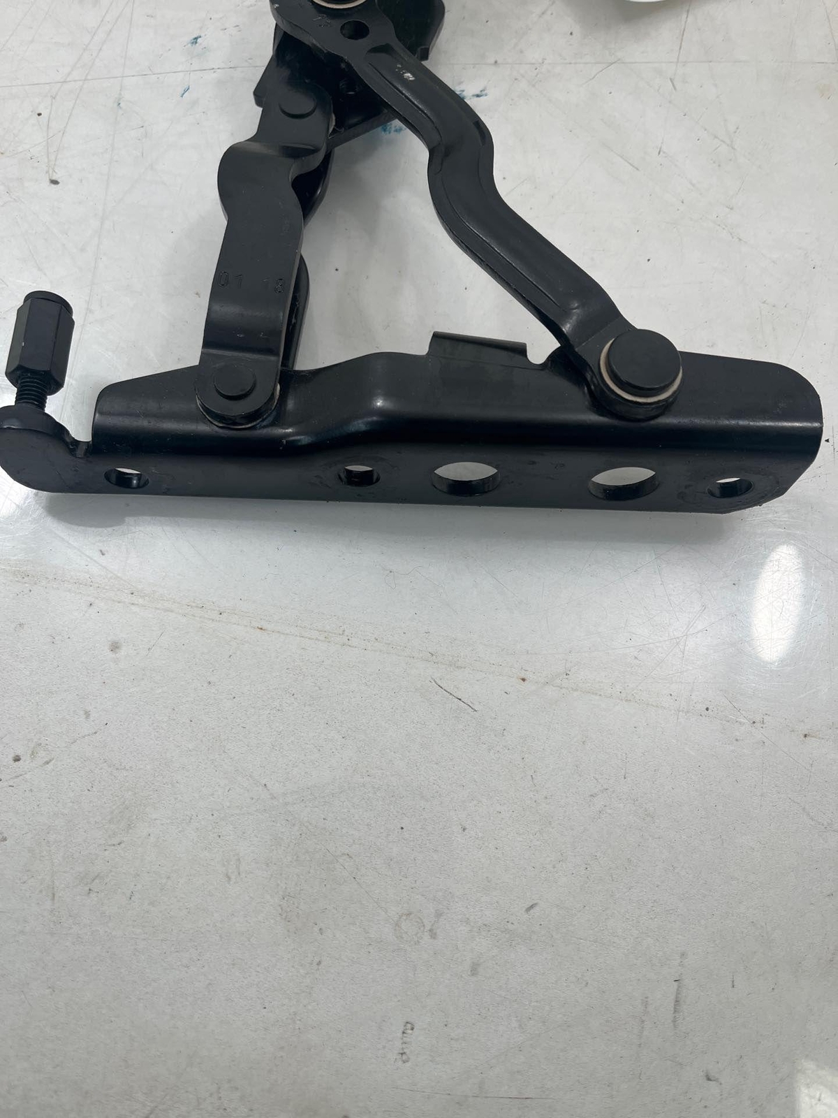 RH TAIL GATE HINGE 475827302A LAMBORGHINI HURACAN 19