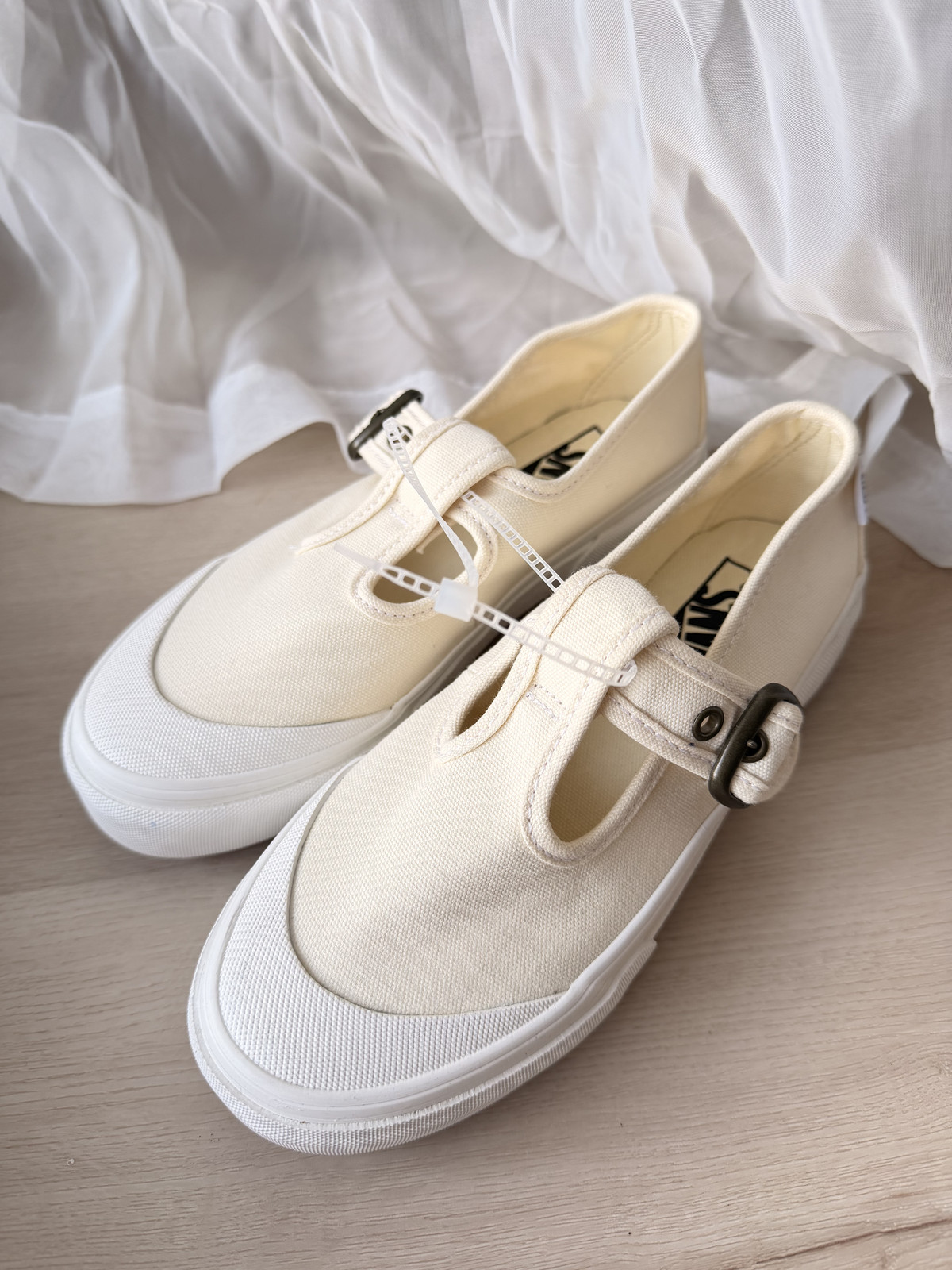 NEW Vans Style 93 Mary Jane Women 5.5, Mens 4 Cream/Off White Canvas Buckle Shoe