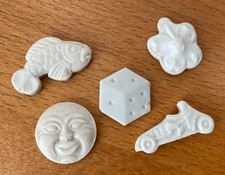 Lot de 5 Fèves Porte Bonheur Lune Poisson Trèfle dés ⭐ Galette des Rois Charm