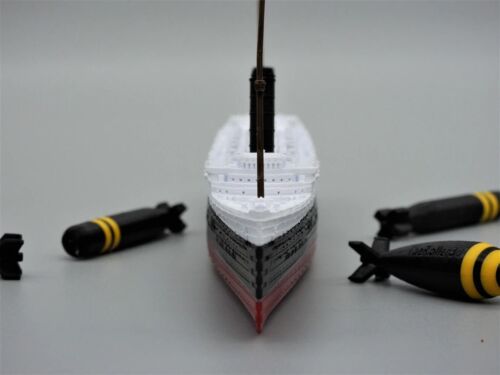 TheRoller3d RMS LUSITANIA Wartime Model with Stand and Torpedoes, 1 Ft - Picture 4 of 12
