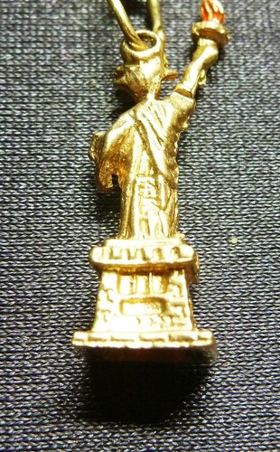 FABULOSO COLGANTE DE LA LIBERTAD ESTATUA DE ORO AMARILLO 14CT/K DE COLECCIÓN 18586 - Imagen 3 de 4