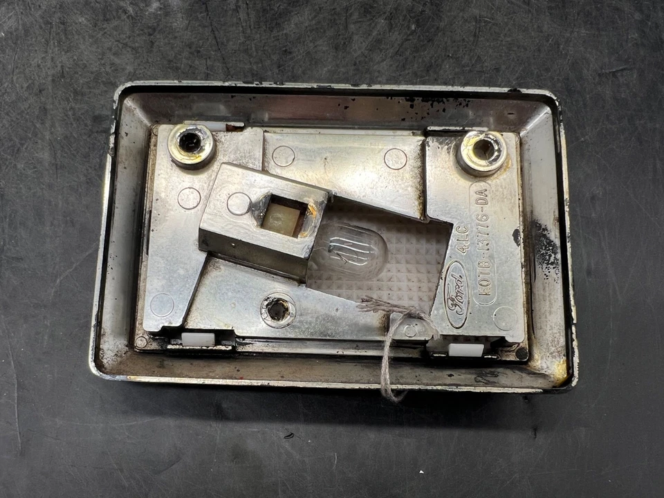 Conjunto de lámpara de luz domo interior Ford Ranger 1983-1988 OEM E0TB-13776-DA Foto 3 de 4