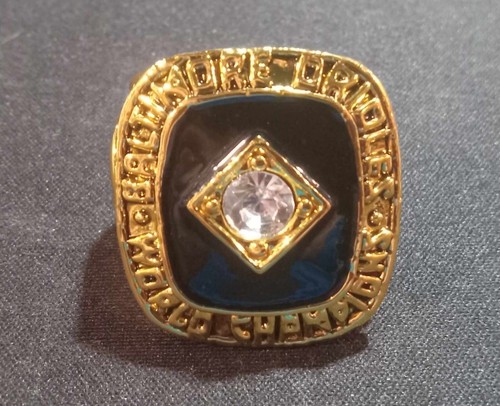 Baltimore Orioles - World Series 3 Ring Set With Wooden Display Box - 第 2/11 張圖片