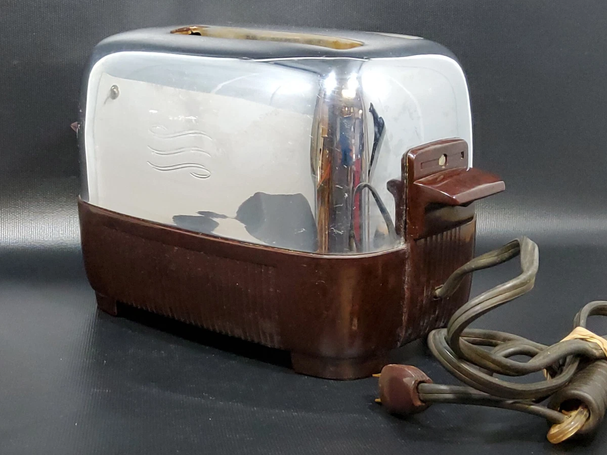 Vintage Cream Toaster Oven - Gil & Roy Props