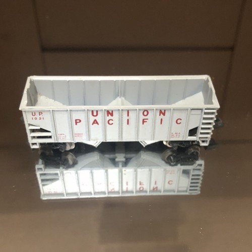 N Scale Union Pacific Twin Bay Hopper UP 1021 Unbranded ! Ready To Roll ! Nice !