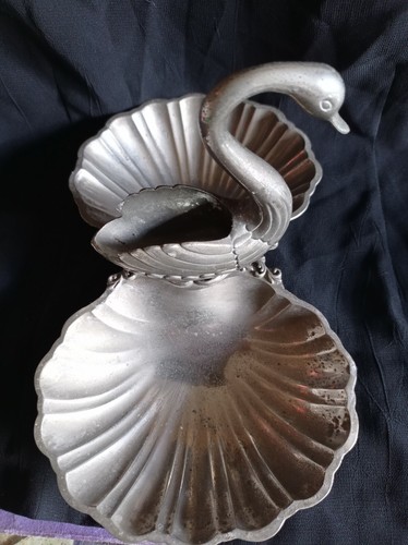 ANTIGUA JABONERA DE METAL / CON FIGURA DE CISNE Y DOS CONCHAS - Imagen 5 de 9