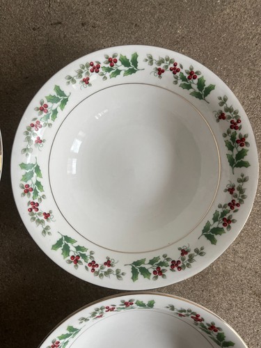 Gibson Holiday Charm 16 Pc Gold Trim Dinnerware Fine China Christmas Holly/Berry - Picture 13 of 23