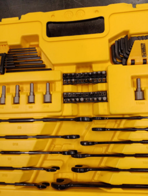 NEW DEWALT Black Chrome Mechanics Tool Set (184-Piece) w NEW DEWALT Black Chrome Mechanics Tool Set (184-Piece) w