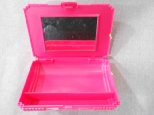 Vintage Sassaby Makeup Case Travel Mirror Trinket Hard Plastic Case Pink - Picture 3 of 4