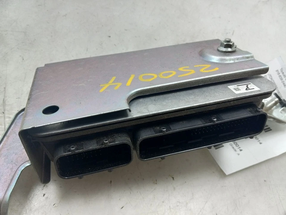 18 19 MÓDULO DE CONTROLE ELETRÔNICO TOYOTA PRIUS C ECU - Imagem 3 de 4