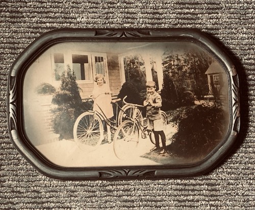 1900s Oval Picture Frame Bubble Glass Colored Portrait 18” GIRL and BOY w/bikes! - 第 10/10 張圖片