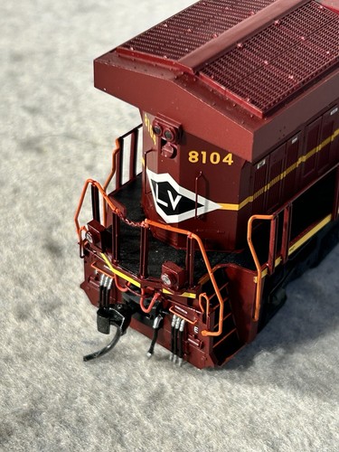 Elegant Intermountain LV RR Heritage ES-44AC Locomotive HO Sound/DCC - Picture 9 of 17