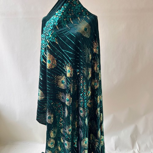 Tela de terciopelo verde con patrón de plumas de pavo real de lentejuelas tela brillante para disfraz  - Imagen 4 de 4