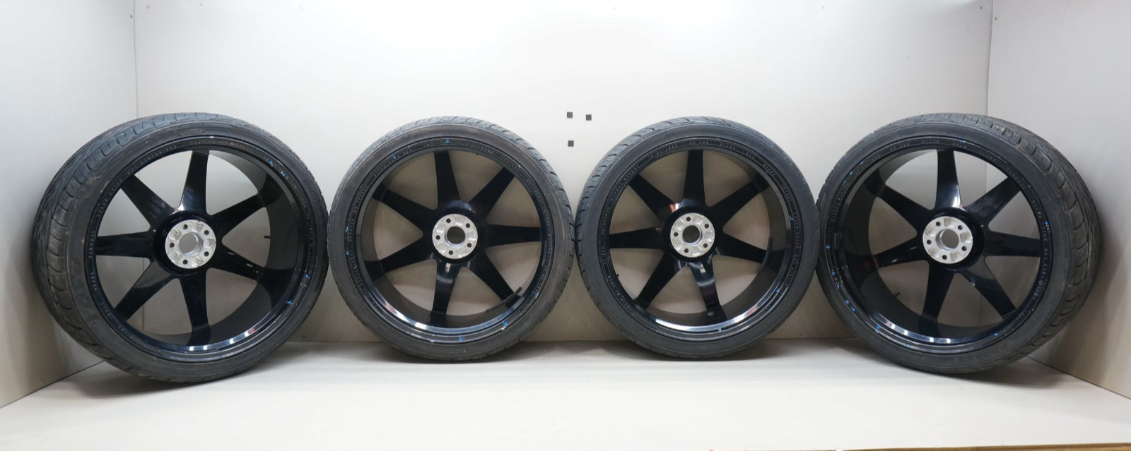 ROLLS ROYCE VOSSEN FORGED SERIES S17-11 SET RIMS W TIRES. NO TPMS SENSORS