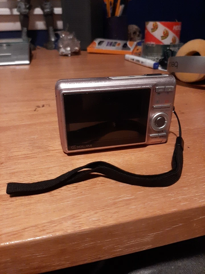 CASIO Digital Camera EXILIM ZOOM White EX-Z77 WE 7.2MP Optical 3x Untested - Image 2 of 2